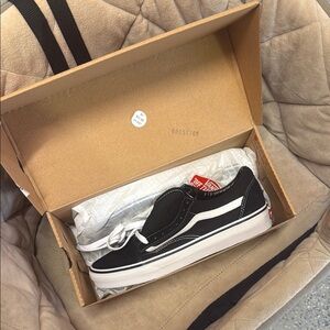 Vans Men's Black and White Low-Top Sneakers